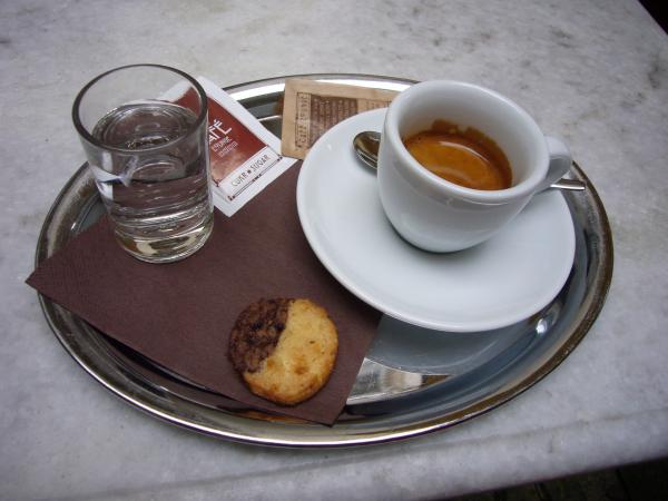 Espresso v Café Lounge na terase